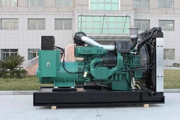 220千瓦康明斯柴油發(fā)電機(jī)組工作一小時(shí)油耗多少